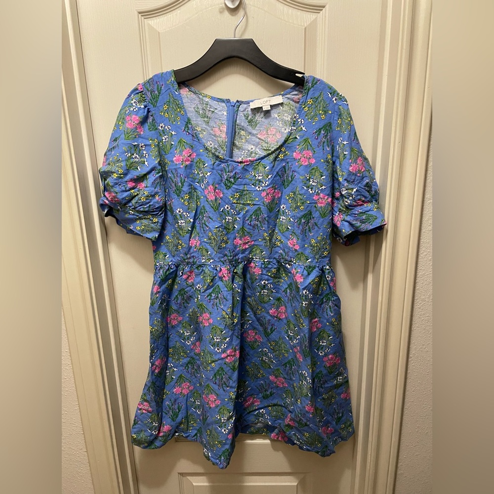 LOFT Dress size 12. Blue floral with zipper